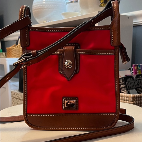Dooney and Bourke wayfarer collection Red and Brown Crossbody Bag - Picture 1 of 16